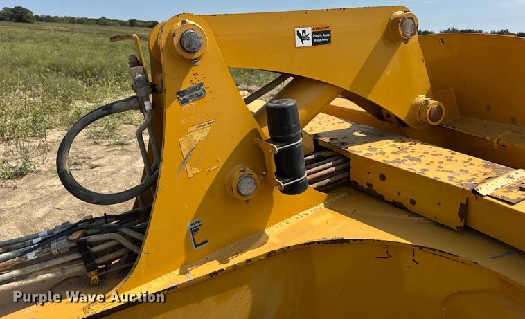 image for item DW6604 2012 John Deere 2112C scraper