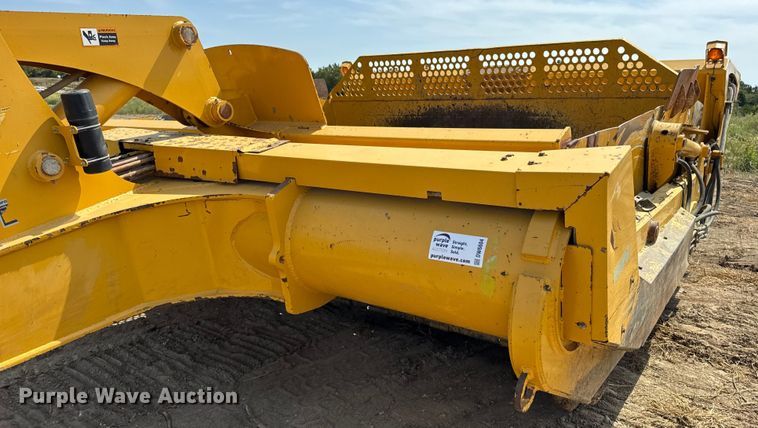 image for item DW6604 2012 John Deere 2112C scraper