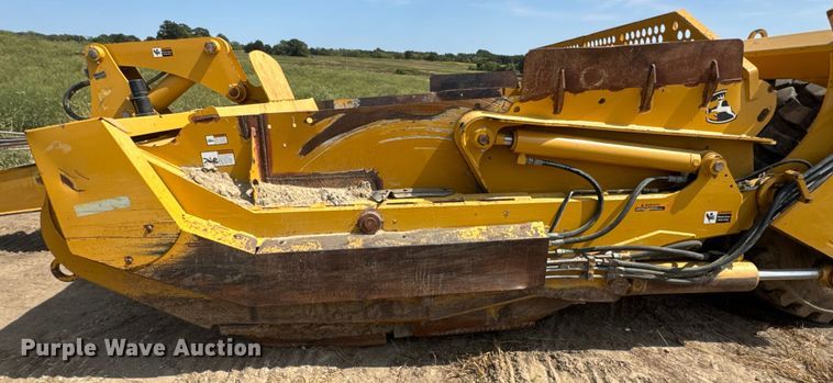 image for item DW6604 2012 John Deere 2112C scraper