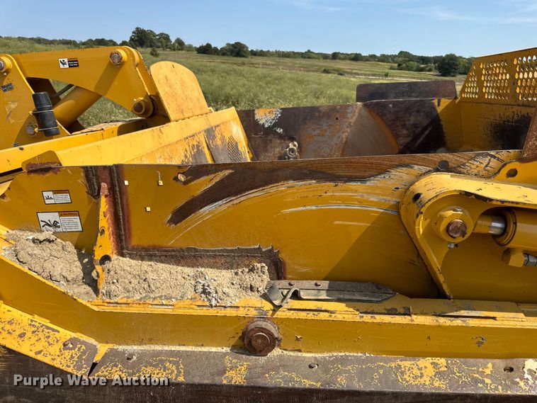 image for item DW6604 2012 John Deere 2112C scraper