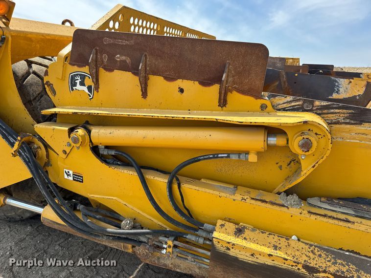 image for item DW6604 2012 John Deere 2112C scraper