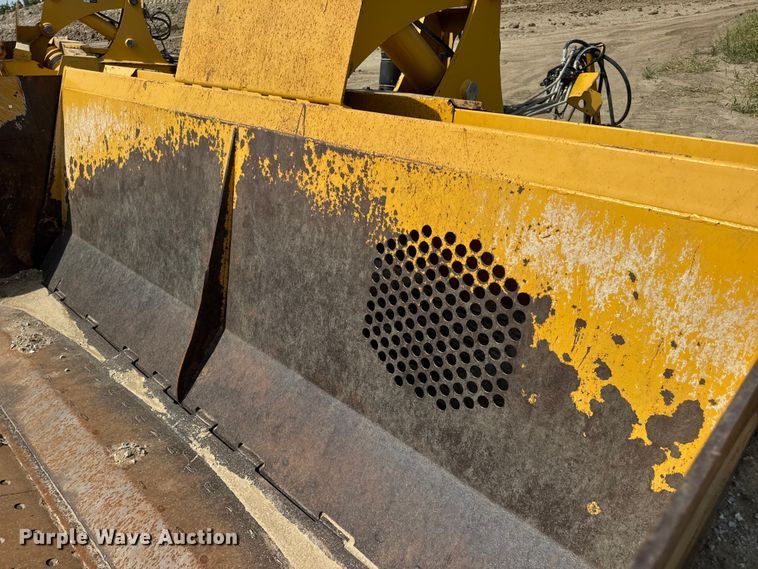 image for item DW6604 2012 John Deere 2112C scraper