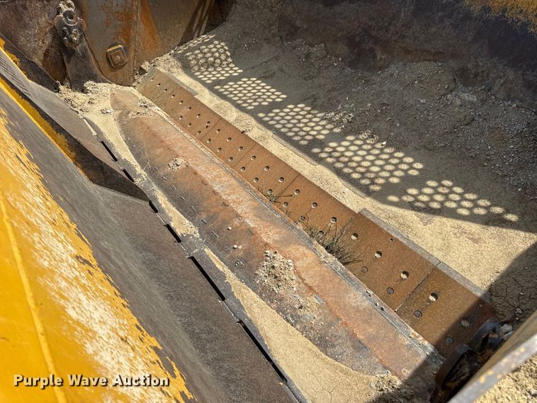 image for item DW6604 2012 John Deere 2112C scraper