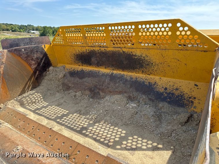 image for item DW6604 2012 John Deere 2112C scraper