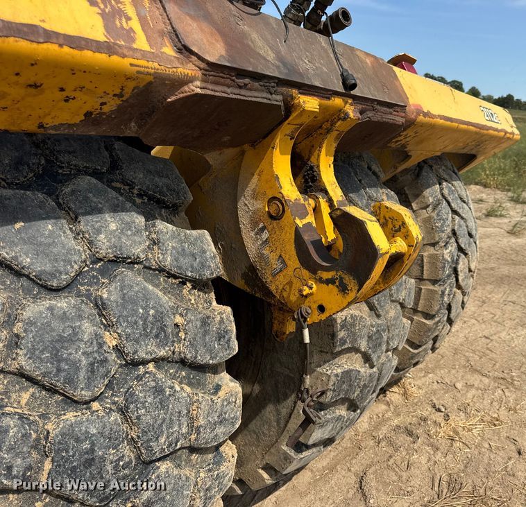 image for item DW6604 2012 John Deere 2112C scraper