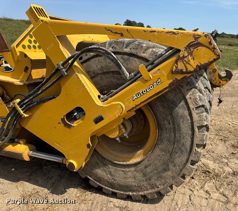 image for item DW6604 2012 John Deere 2112C scraper