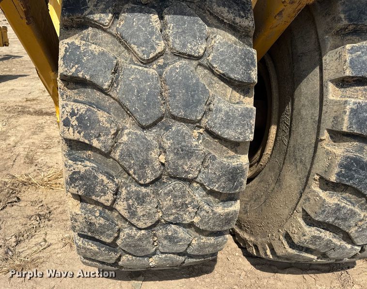 image for item DW6604 2012 John Deere 2112C scraper