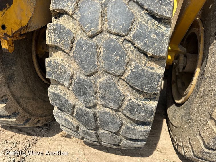 image for item DW6604 2012 John Deere 2112C scraper