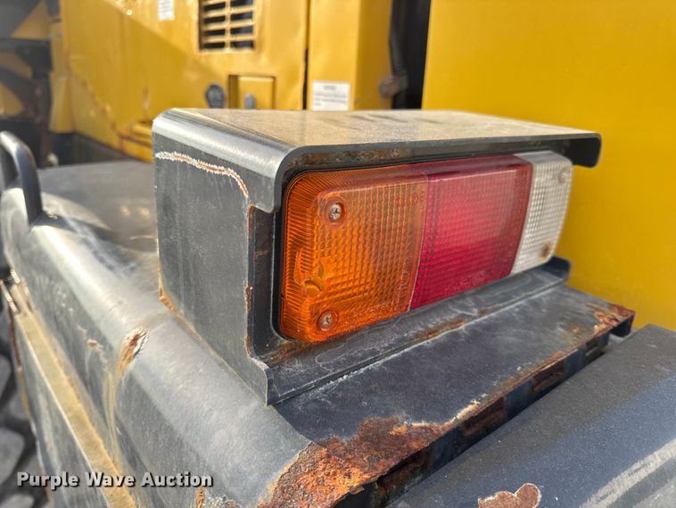 image for item DW6605 Komatsu WA200-8 wheel loader