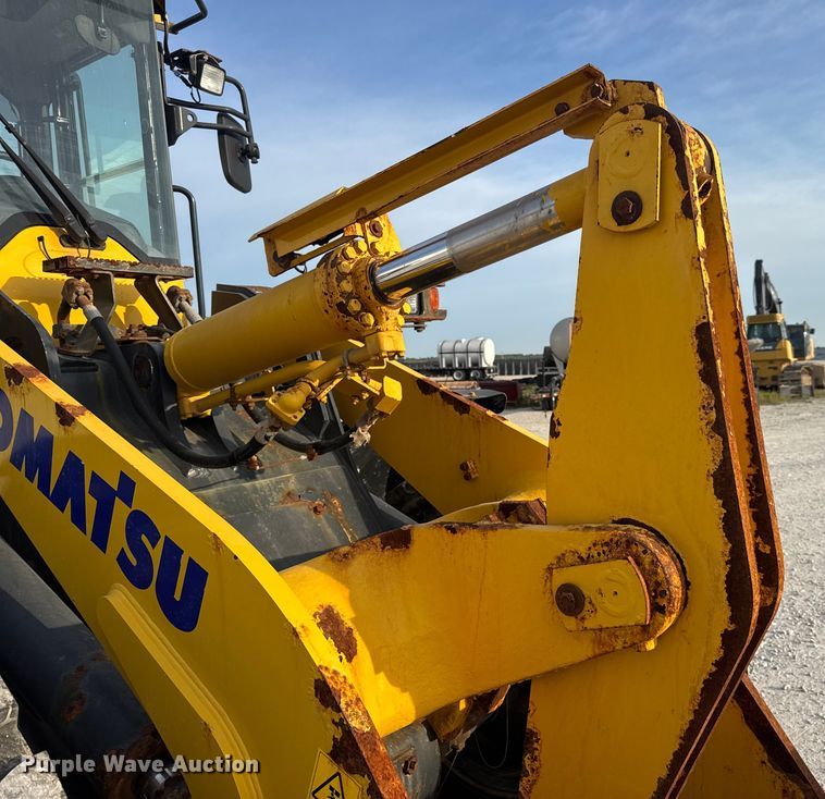 image for item DW6605 Komatsu WA200-8 wheel loader