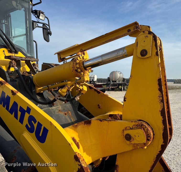 image for item DW6605 Komatsu WA200-8 wheel loader