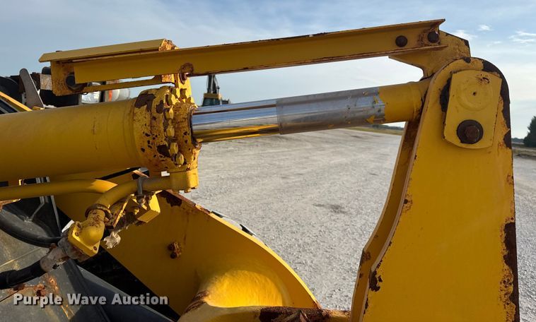 image for item DW6605 Komatsu WA200-8 wheel loader