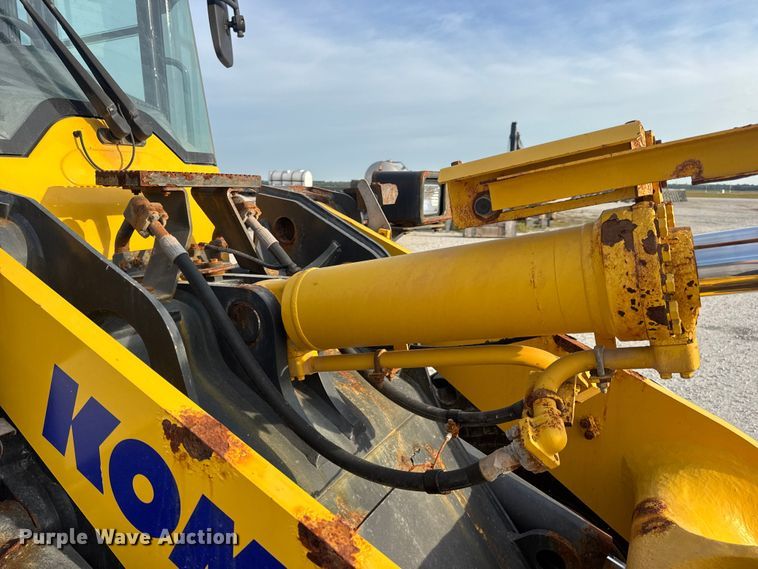 image for item DW6605 Komatsu WA200-8 wheel loader