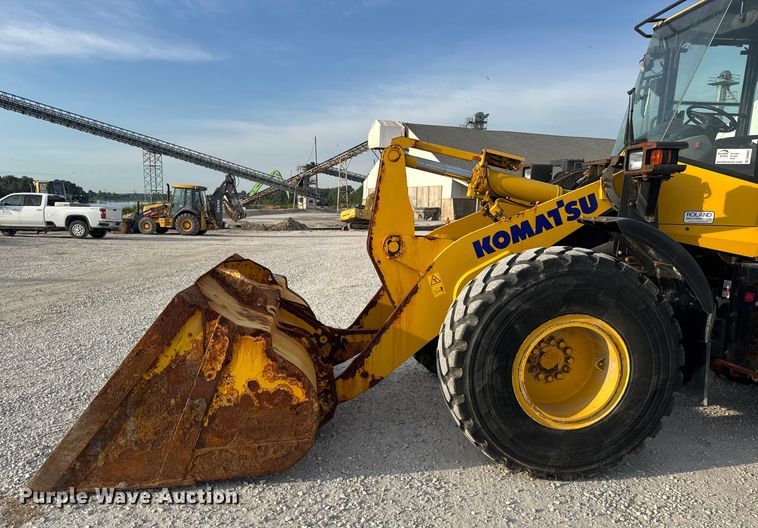 image for item DW6605 Komatsu WA200-8 wheel loader