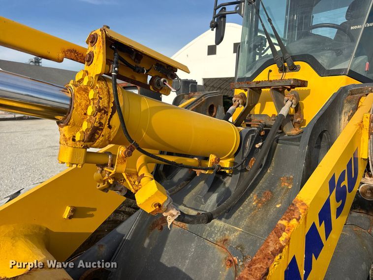 image for item DW6605 Komatsu WA200-8 wheel loader