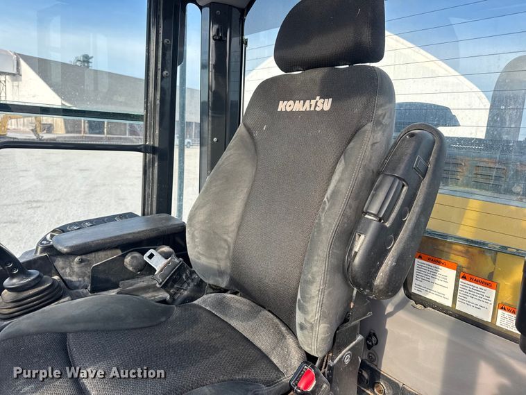 image for item DW6605 Komatsu WA200-8 wheel loader