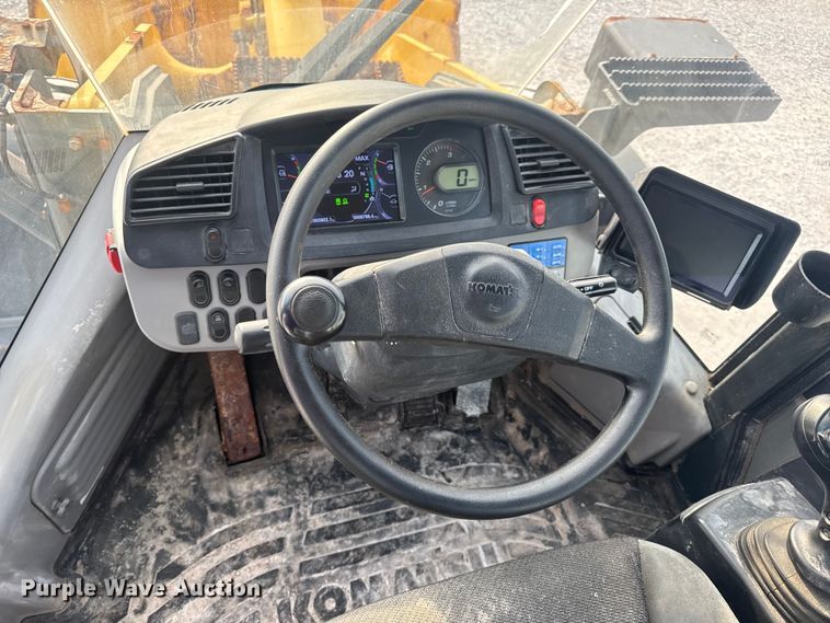 image for item DW6605 Komatsu WA200-8 wheel loader