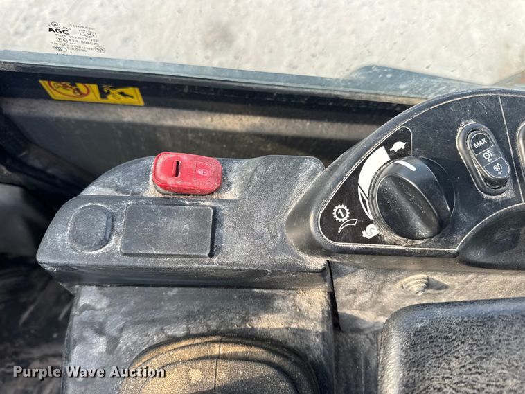 image for item DW6605 Komatsu WA200-8 wheel loader