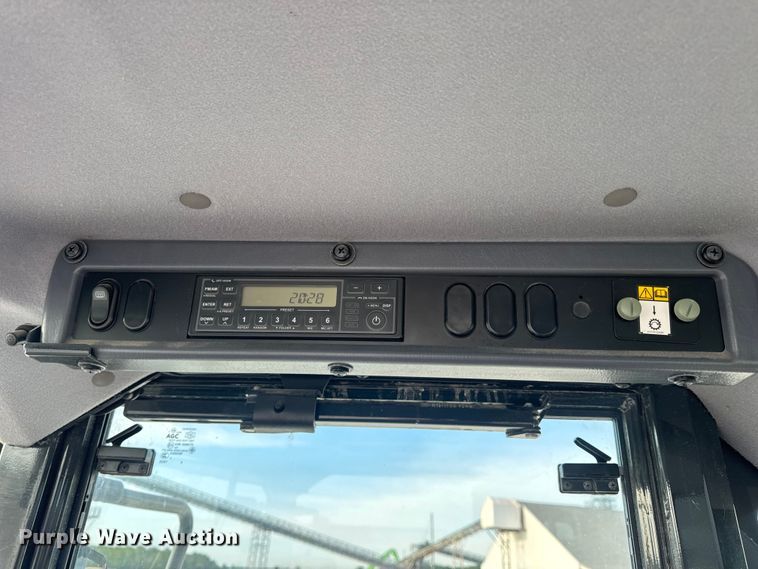 image for item DW6605 Komatsu WA200-8 wheel loader