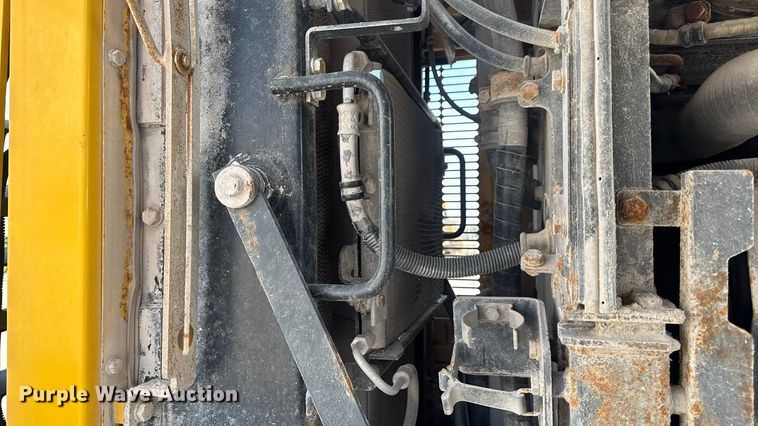 image for item DW6605 Komatsu WA200-8 wheel loader