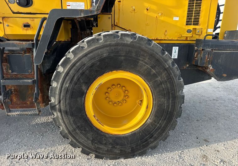 image for item DW6605 Komatsu WA200-8 wheel loader