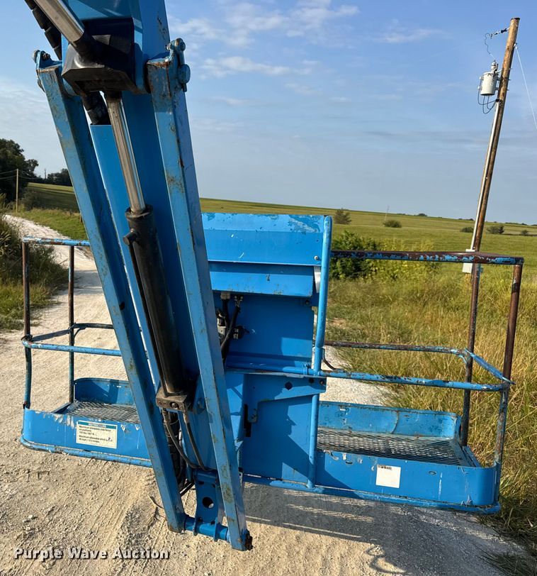 image for item DW6607 2007 Genie Z-80/60 boom lift