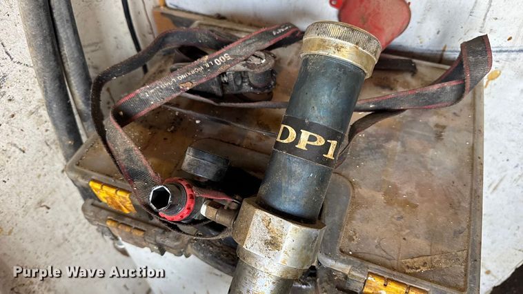 image for item DW6618 2014 Covered Wagon  CE7X16TA2 spray foam enclosed trailer