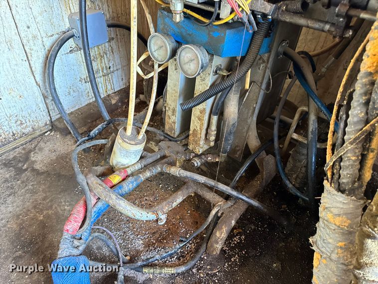 image for item DW6618 2014 Covered Wagon  CE7X16TA2 spray foam enclosed trailer