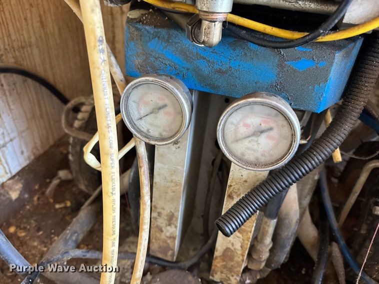 image for item DW6618 2014 Covered Wagon  CE7X16TA2 spray foam enclosed trailer