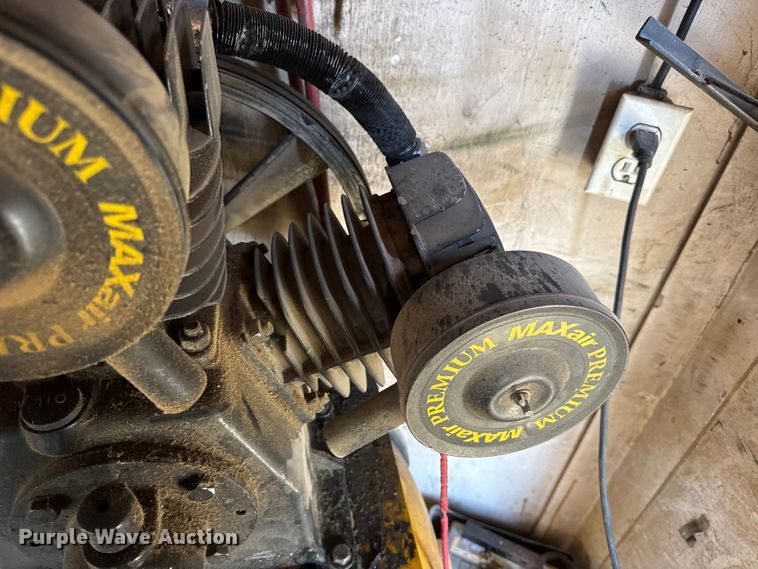 image for item DW6618 2014 Covered Wagon  CE7X16TA2 spray foam enclosed trailer