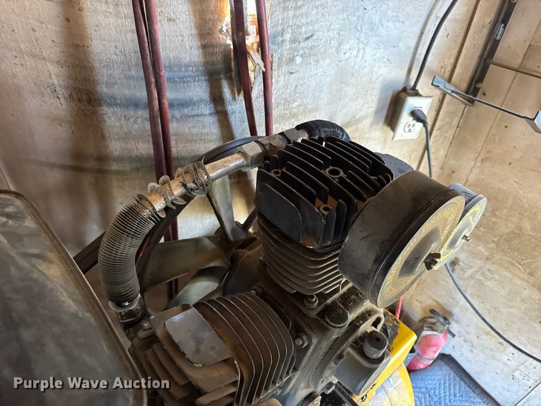 image for item DW6618 2014 Covered Wagon  CE7X16TA2 spray foam enclosed trailer