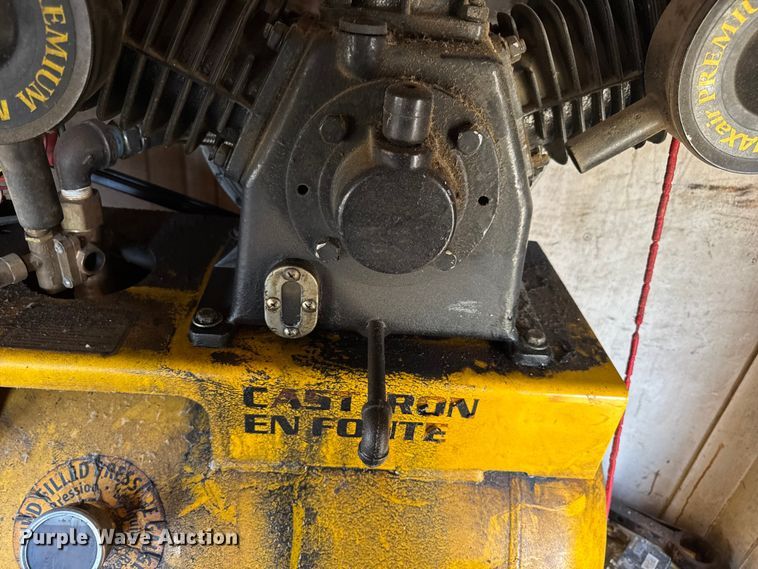 image for item DW6618 2014 Covered Wagon  CE7X16TA2 spray foam enclosed trailer