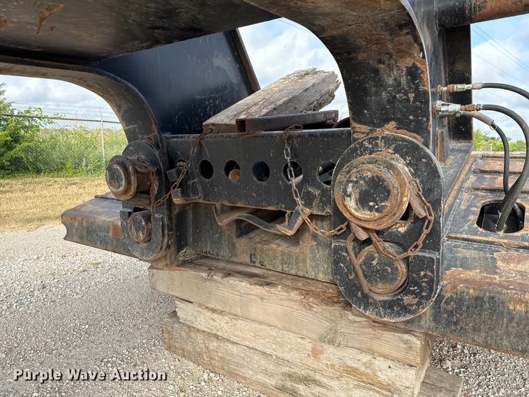 image for item DX5699 2013 Pratt Industries MD605A lowboy equipment trailer