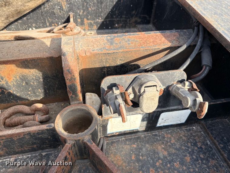 image for item DX5699 2013 Pratt Industries MD605A lowboy equipment trailer