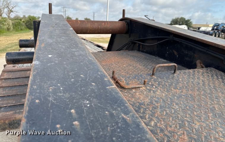 image for item DX5699 2013 Pratt Industries MD605A lowboy equipment trailer