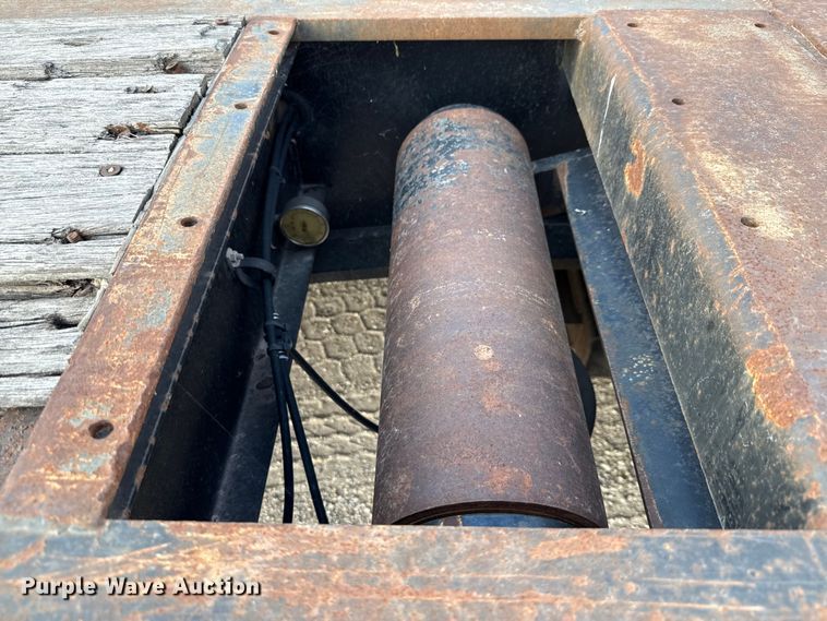 image for item DX5699 2013 Pratt Industries MD605A lowboy equipment trailer