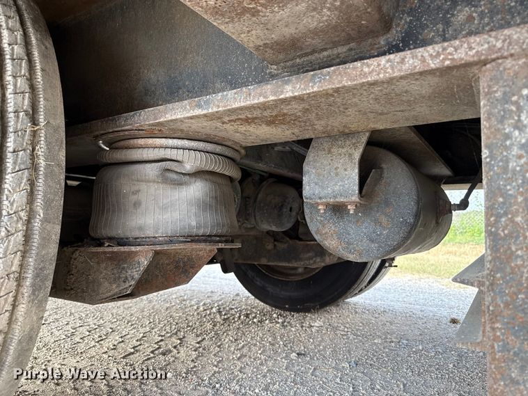 image for item DX5699 2013 Pratt Industries MD605A lowboy equipment trailer