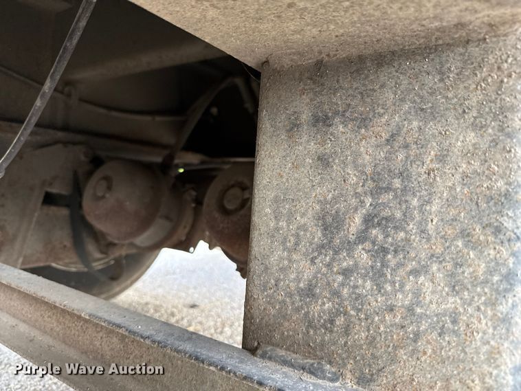 image for item DX5699 2013 Pratt Industries MD605A lowboy equipment trailer