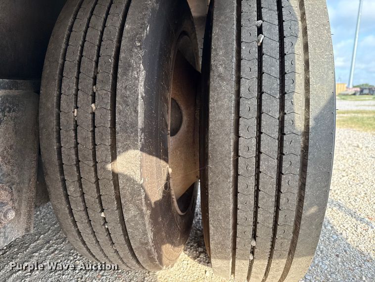 image for item DX5699 2013 Pratt Industries MD605A lowboy equipment trailer