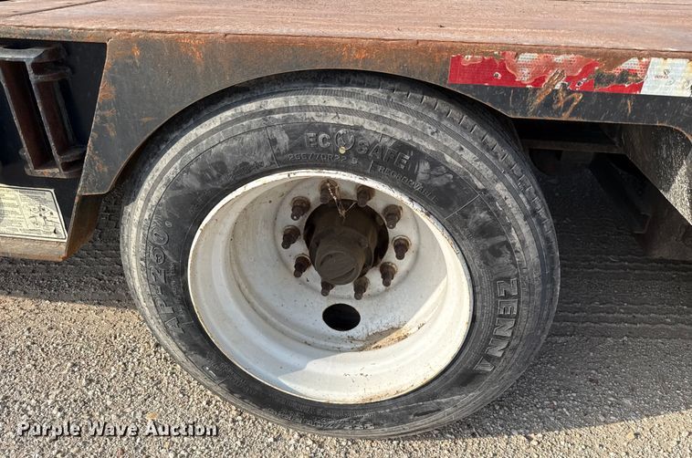 image for item DX5699 2013 Pratt Industries MD605A lowboy equipment trailer