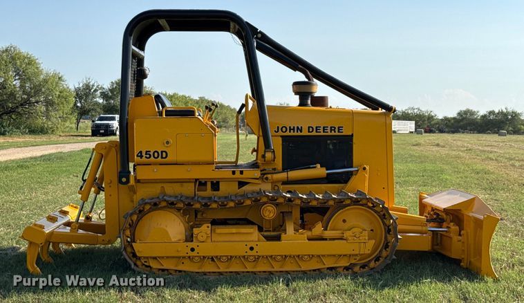 image for item DX5781 1985 John Deere 450D dozer