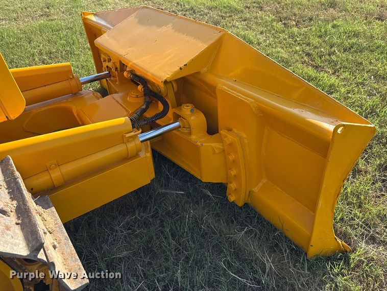 image for item DX5781 1985 John Deere 450D dozer
