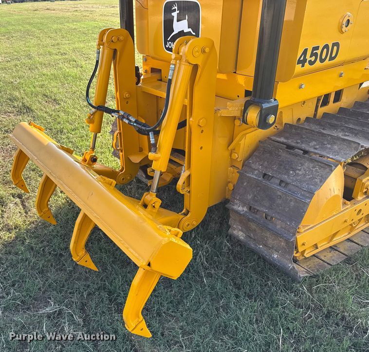 image for item DX5781 1985 John Deere 450D dozer