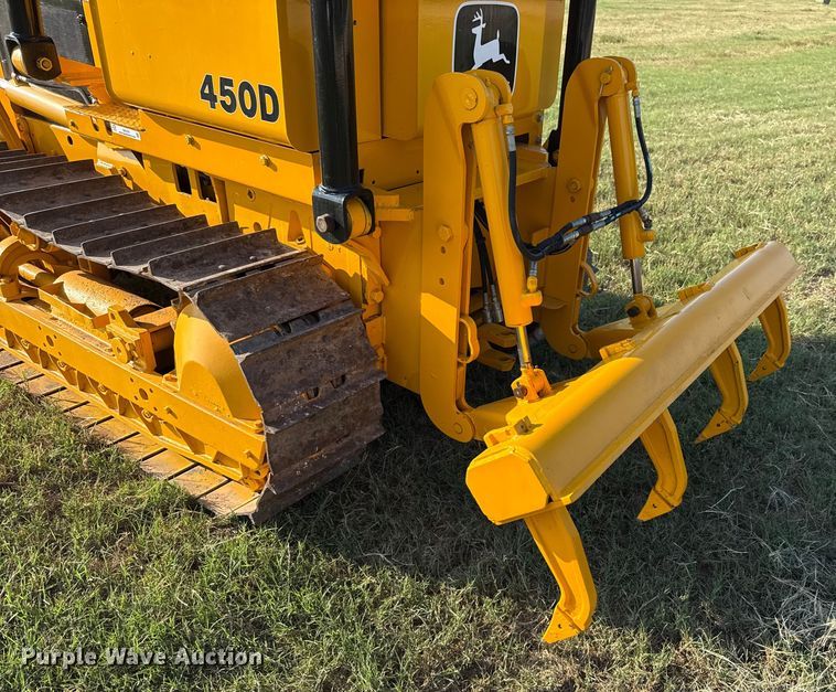 image for item DX5781 1985 John Deere 450D dozer