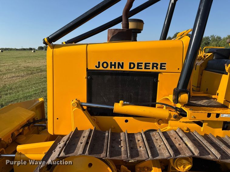 image for item DX5781 1985 John Deere 450D dozer