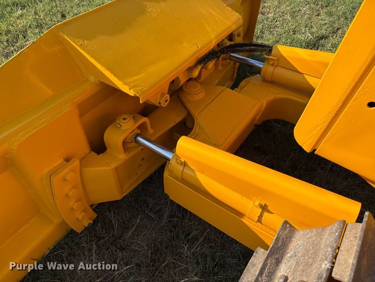 image for item DX5781 1985 John Deere 450D dozer