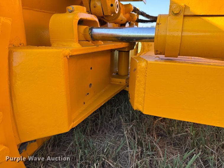 image for item DX5781 1985 John Deere 450D dozer