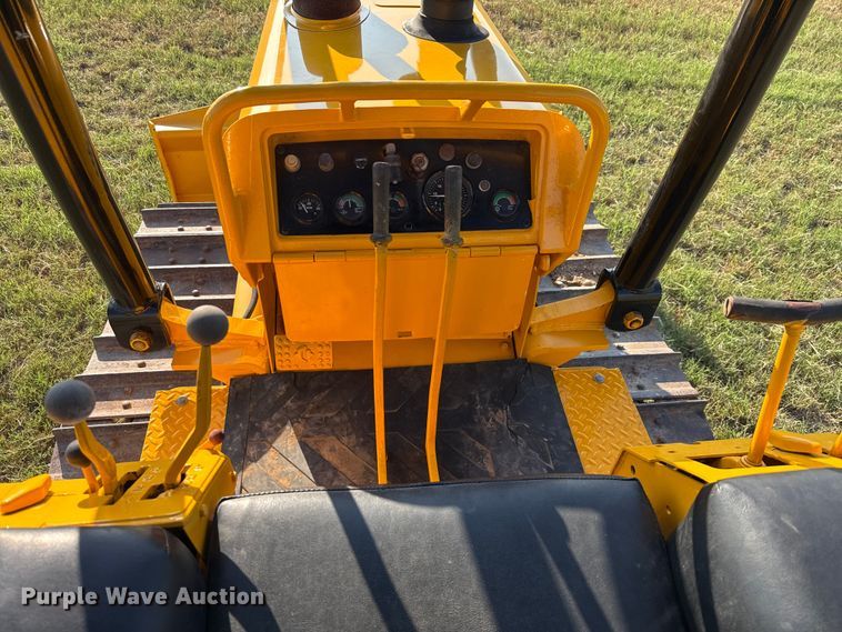 image for item DX5781 1985 John Deere 450D dozer