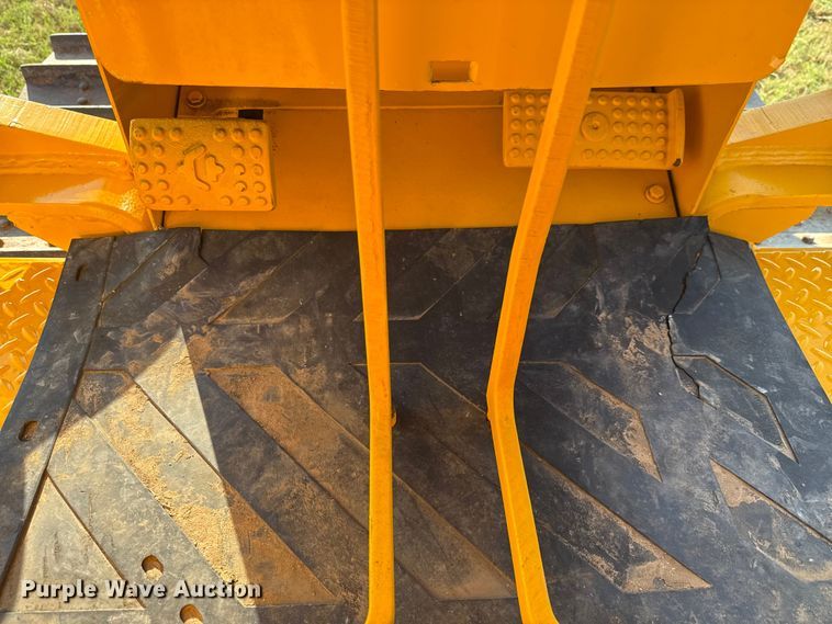 image for item DX5781 1985 John Deere 450D dozer