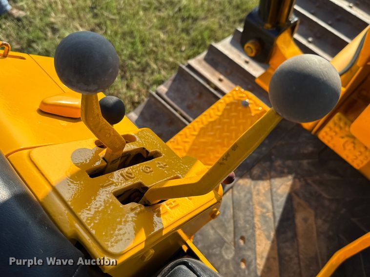 image for item DX5781 1985 John Deere 450D dozer